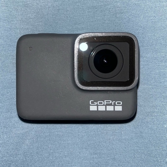GoPro HERO7 Silver Action Camera - Picture 2 of 11